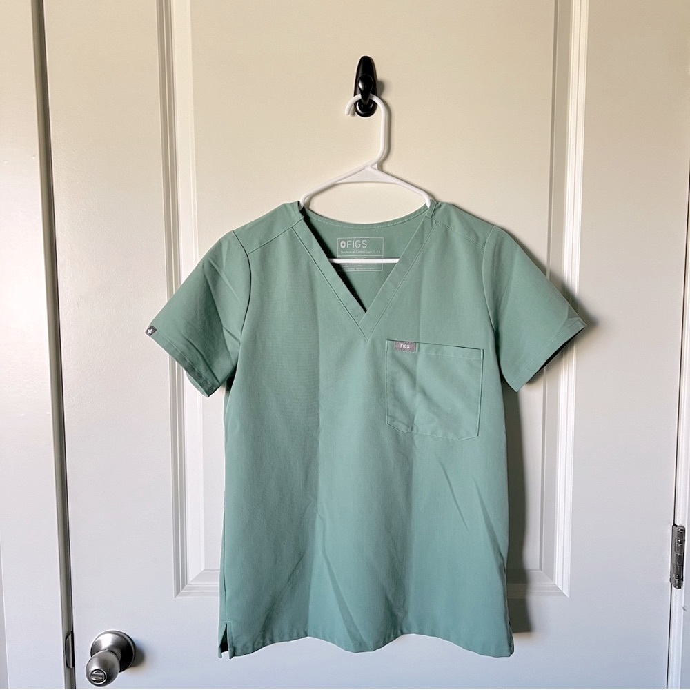 Figs TOP & BOTTOMS Scrub Set | Sage Green | XS Top, S Bottoms